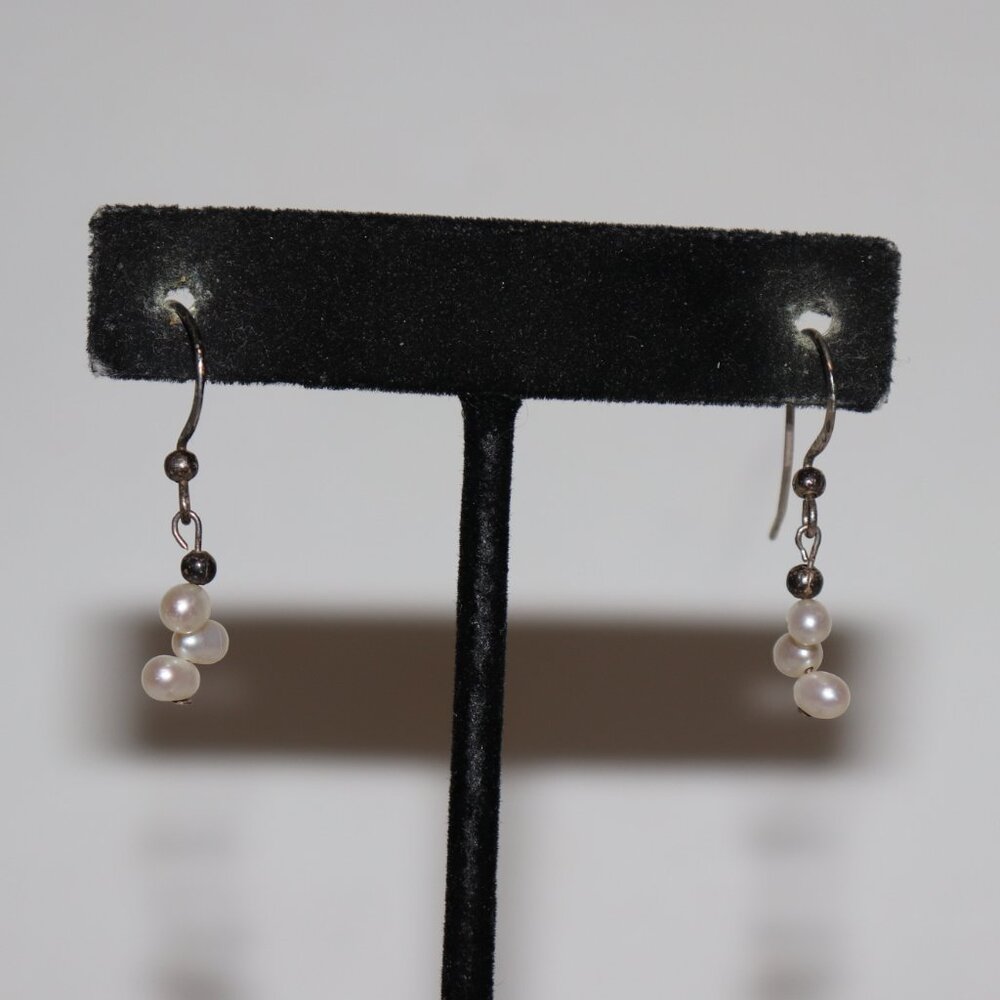 🤍🌊 Beautiful Silver Dangle Earrings w/ Natural Freshwater Pearls · Hook · 1.25